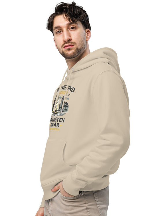 Beige ekologisk hoodie med Wirvelvind Båtkusten kallar-tryck, framifrån