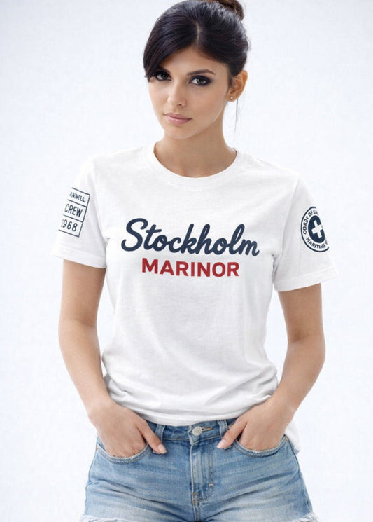 Dam bär vit Stockholm Marinor t-shirt med maritima tryck