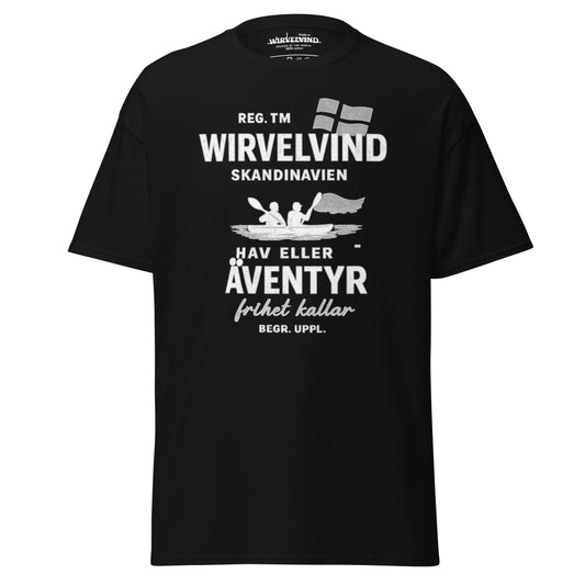Svart herr-t-shirt med Wirvelvind Skandinavien äventyrsdesign