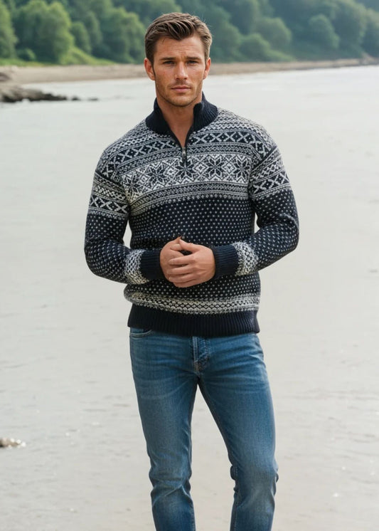 Norfinde, Pullover av 100% ren ny norsk ull, Mörkblå