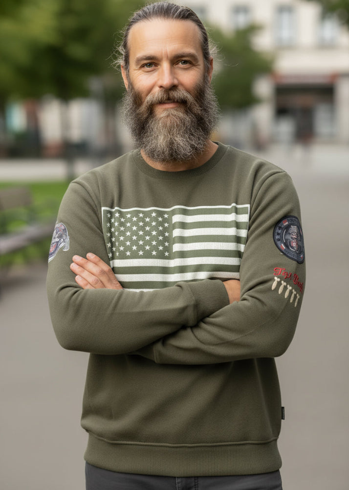 Wirvelvind Rund halsad tröja med texten "US Flag" i armén