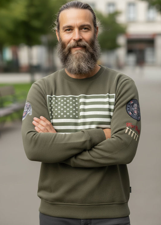 Wirvelvind Rund halsad tröja med texten "US Flag" i armén