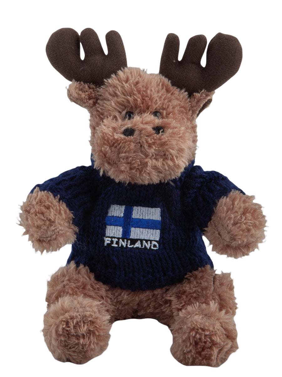 Plyschälg 15 cm med vit stickad Finland-tröja – nordisk souvenir och dekorativ figur. Mörkblå