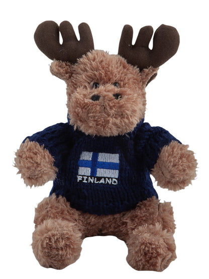 Plyschälg 15 cm med vit stickad Finland-tröja – nordisk souvenir och dekorativ figur. Mörkblå