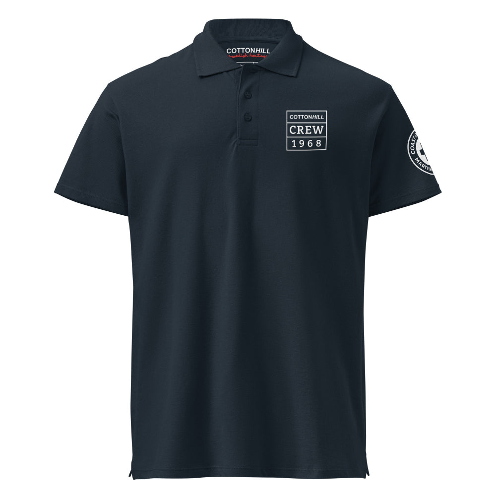 Marinblått herr poloshirt i premium piké med Cottonhill Crew 1968 tryck fram