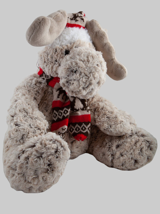 Nordisk vinterälg i mjukt plyschmaterial med vintersjal – dekorativ julfigur för hemmet.